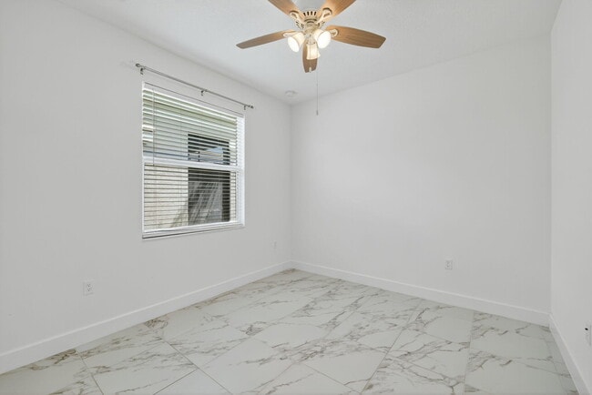 Building Photo - 11650 SW Moon River Way