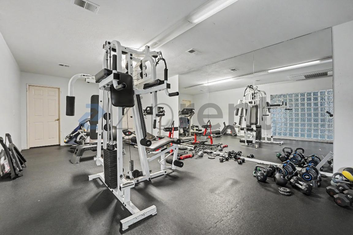 Building Photo - Unit 106