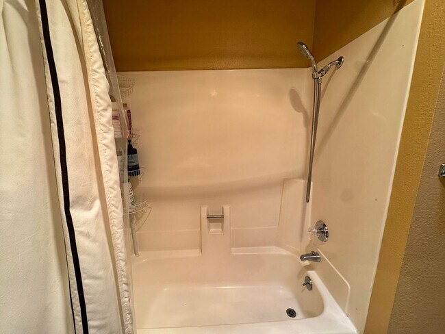 Building Photo - Very Nice Condo! 3 Miles to Cal Poly Groups Welcome Available June