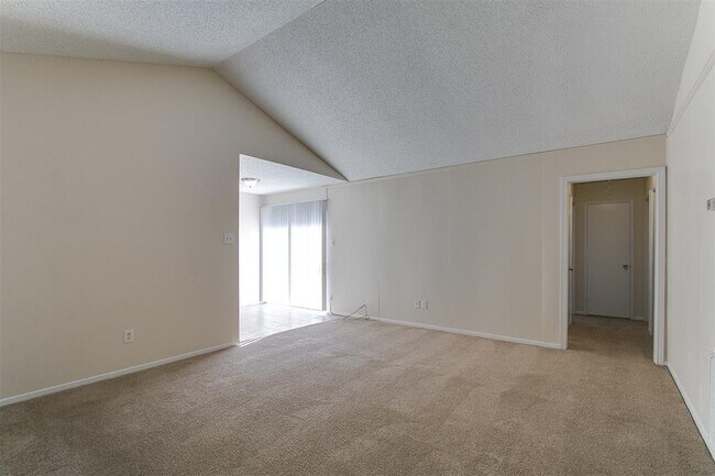Building Photo - 5226 E Orem Dr