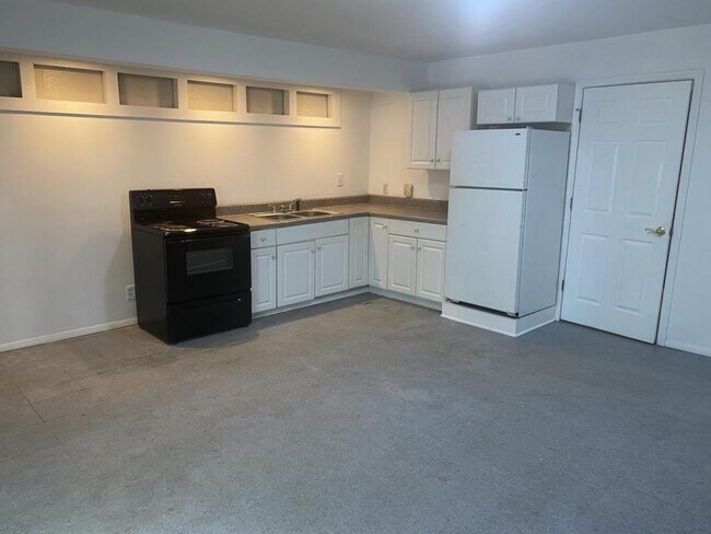 Building Photo - 545 Farrell St - B