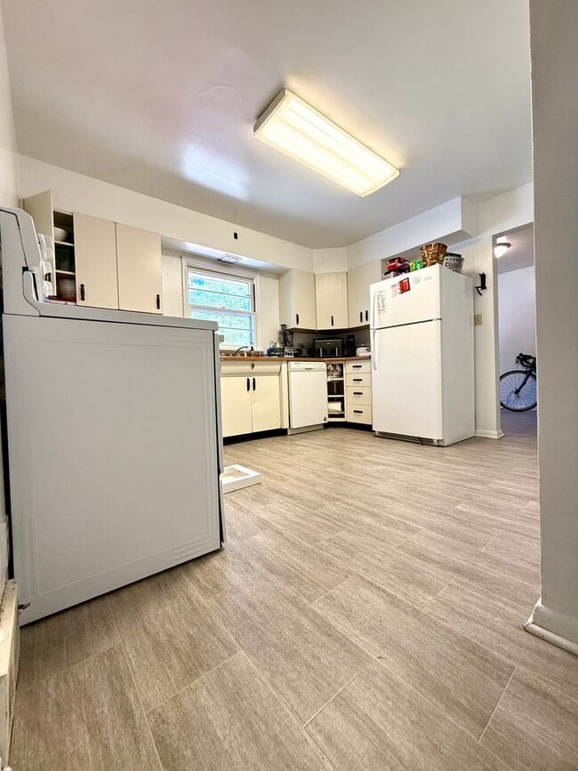 Building Photo - PRICE REDUCTION  Available August 2026; Mo...