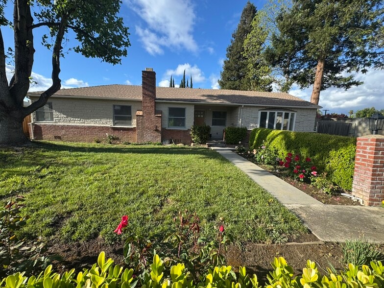 Front - 3185 Oriole Dr