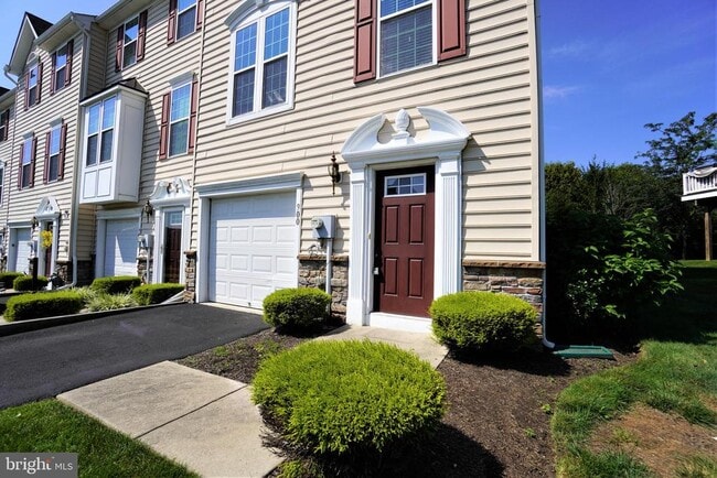 Primary Photo - 900 Susan Cir