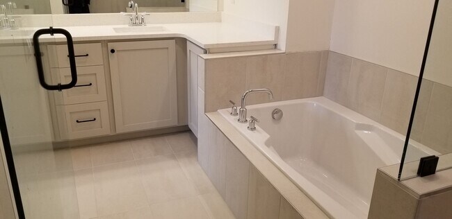 Building Photo - BRAND NEW TOWN HOME READY TO MOVE IN