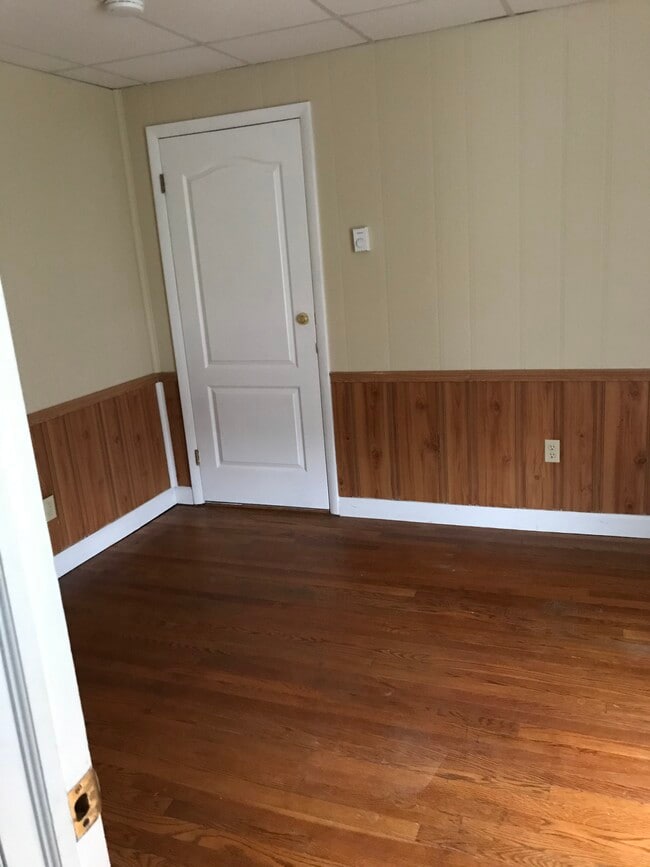 Building Photo - 248 Oakwood Ave