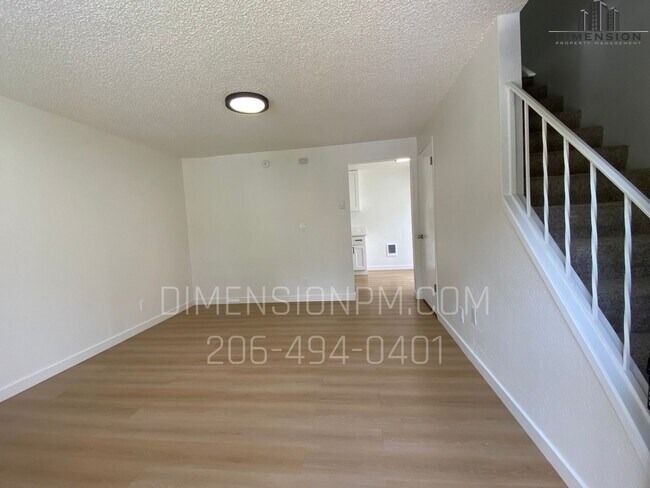 Interior Photo - Olympia Townhouses - 211 Pattison