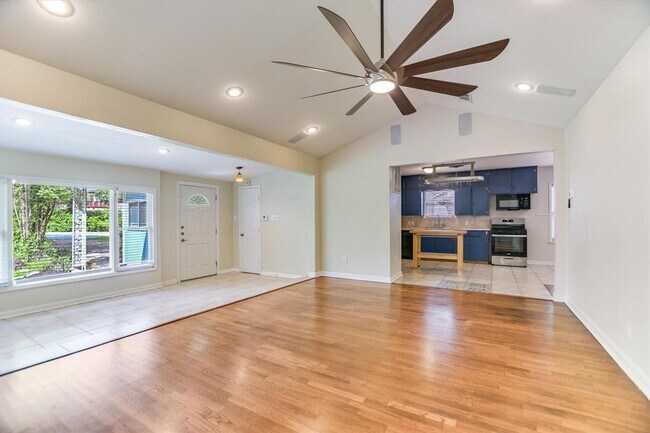Building Photo - 208 Braeswood Rd