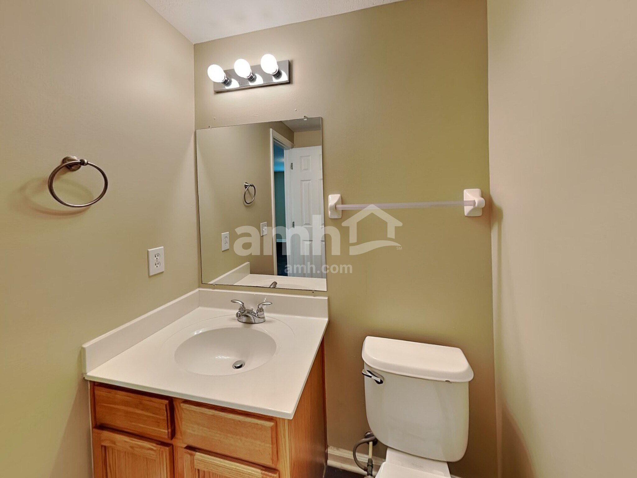 Building Photo - 5505 Dietrich Ave