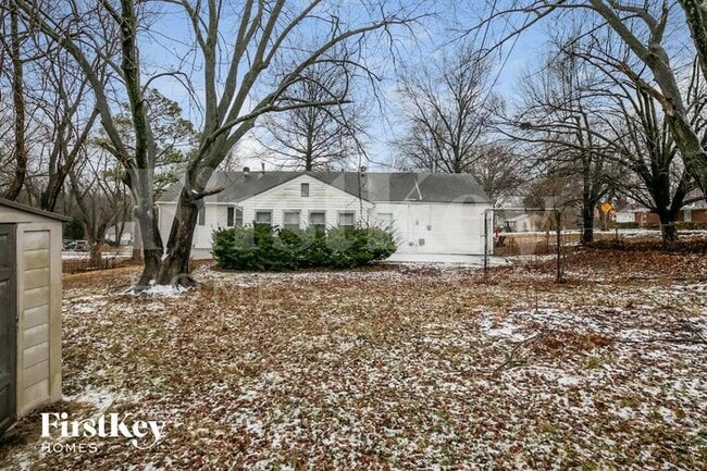 Building Photo - 2 NE Ferrell Ln