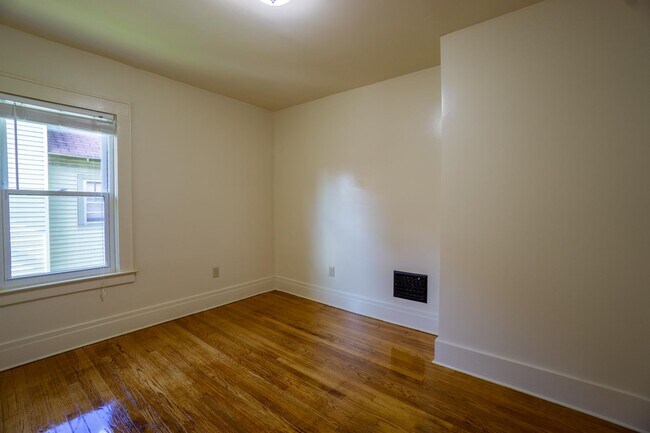 Building Photo - 229 Fellows Ave