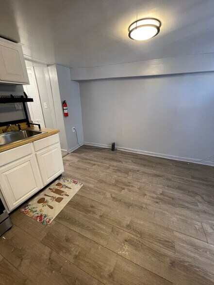 Building Photo - 204 34th St NE