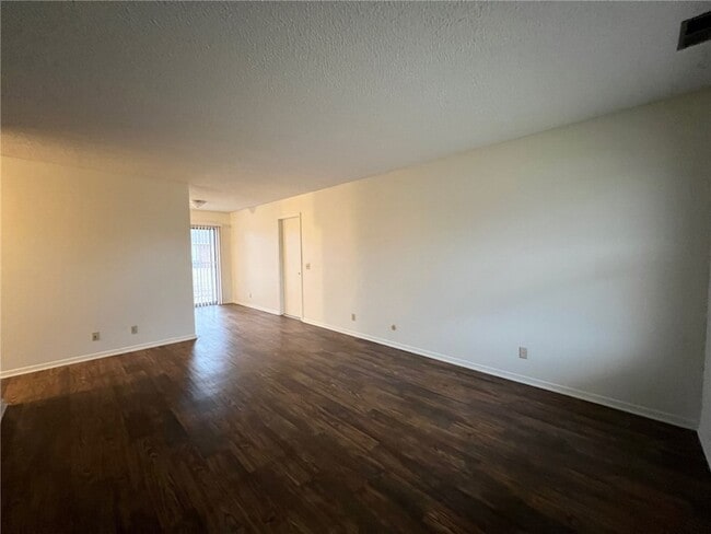 Building Photo - 2004 Horseshoe Dr