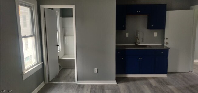 Building Photo - 3682 E 61st St