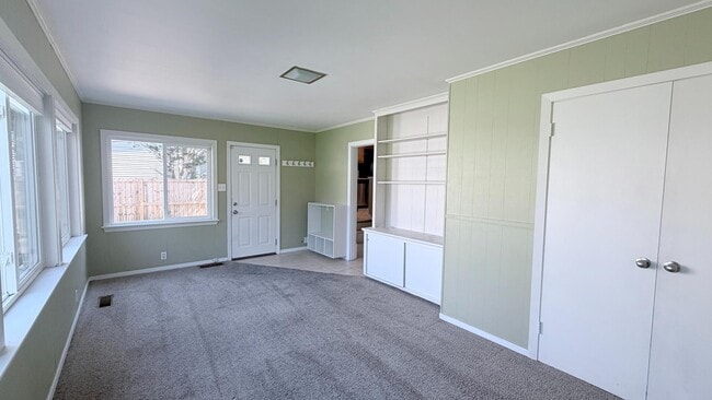 Building Photo - 555 S Ruston Ave