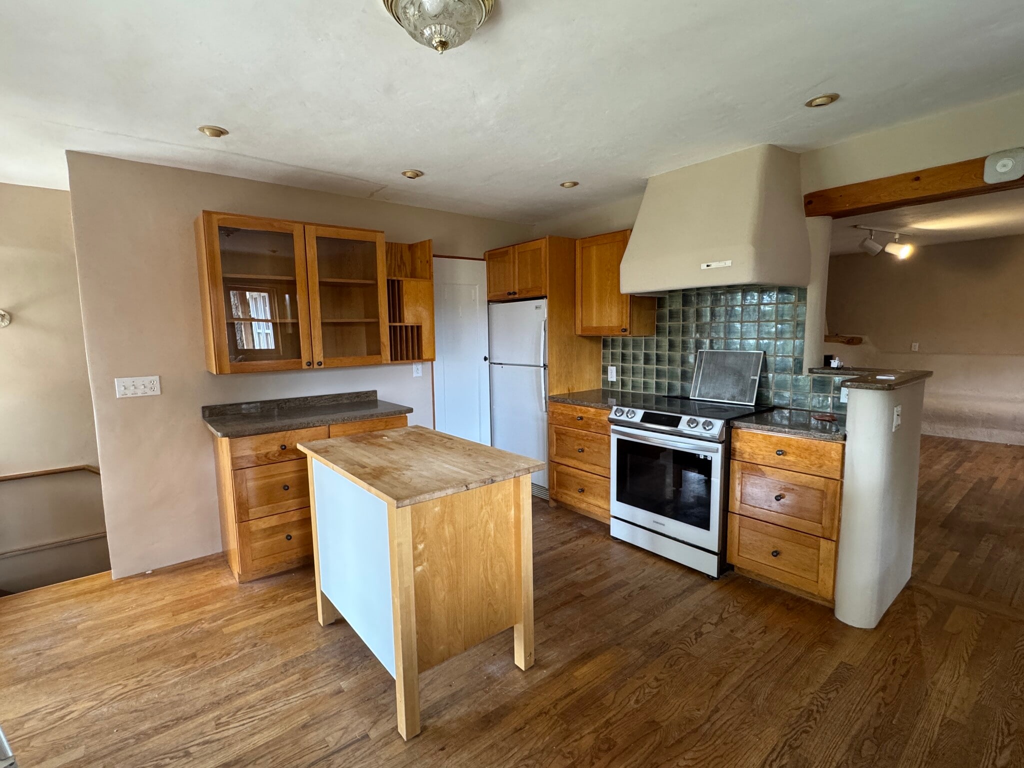 Kitchen - 1706 W Alameda St