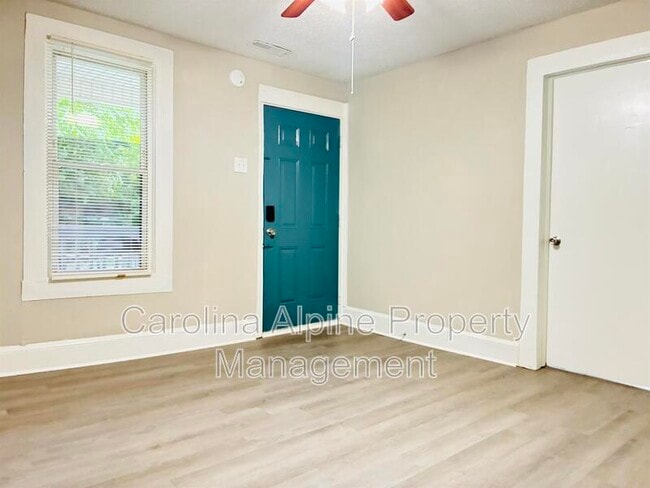 Building Photo - 514 S Maple St