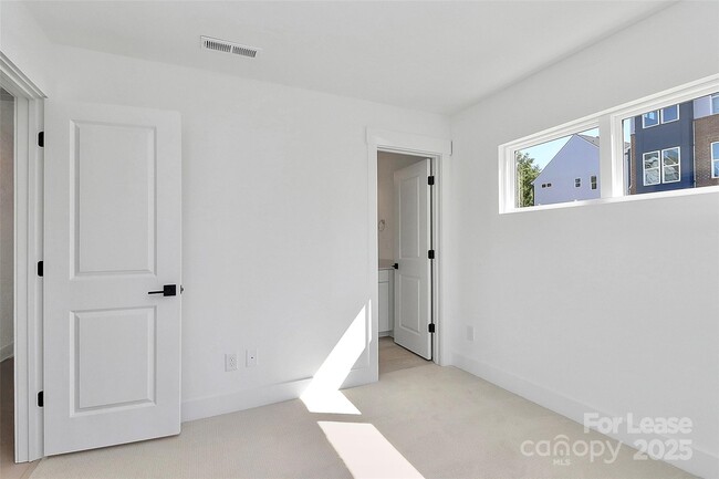 Building Photo - 1103 Kokomo Ln