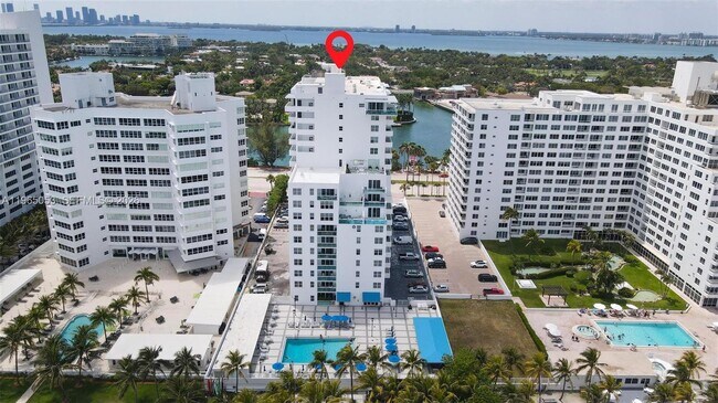 Building Photo - 5001 Collins Ave