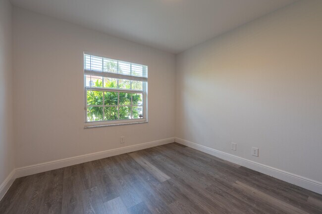 Building Photo - 10651 Buttonwood Lake Dr