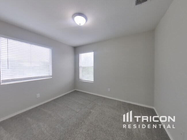 Building Photo - 2511 Sunset Bend