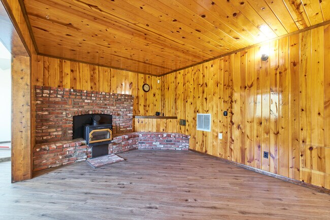Building Photo - 509 Wallace Ln