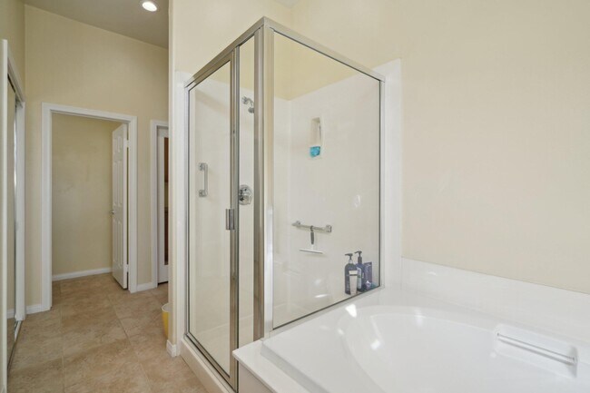 Building Photo - 80570 Hoylake Dr