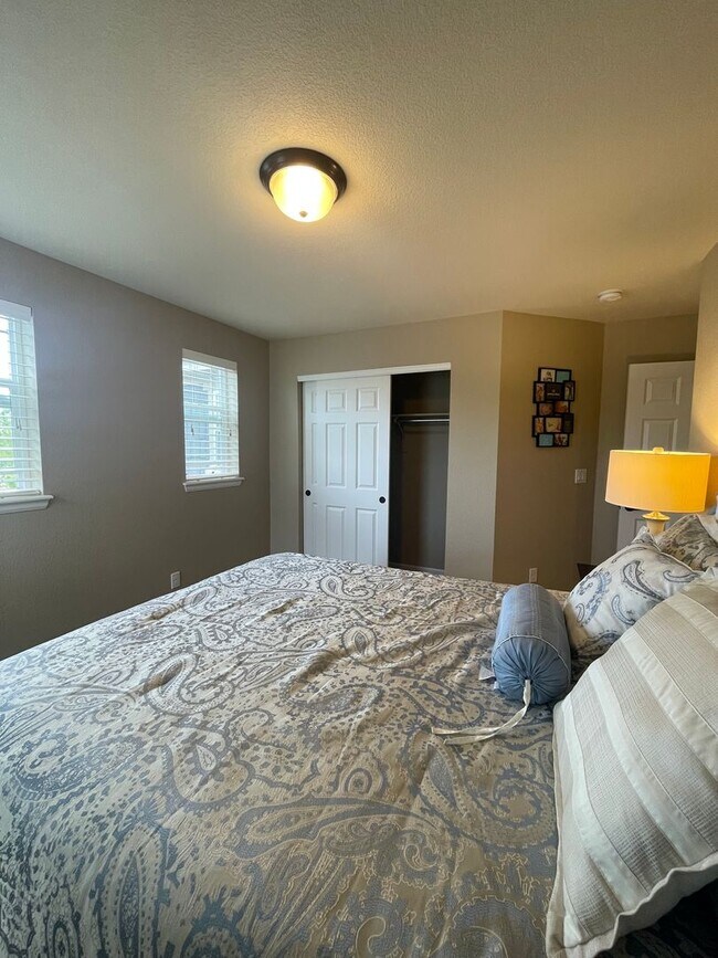 Building Photo - Sprawling Two-Story Home in SE Ft. Collins