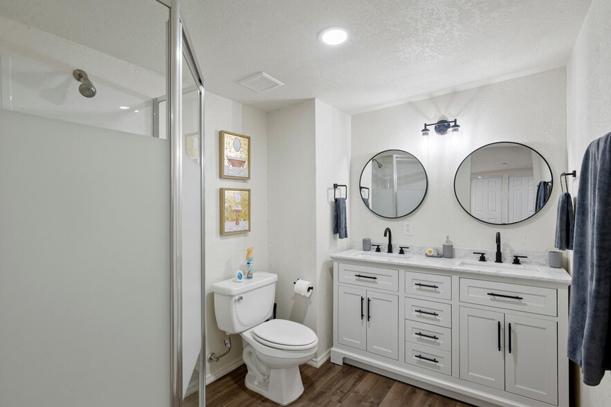 Building Photo - 4030 W Lincoln St