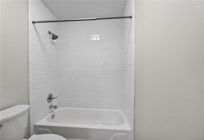 Building Photo - 423 Granville Ct