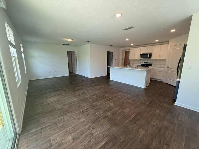 Building Photo - Awesome 4/2 Located in Desirable Yulee Area Nassau County Priced to rent, won't last long!