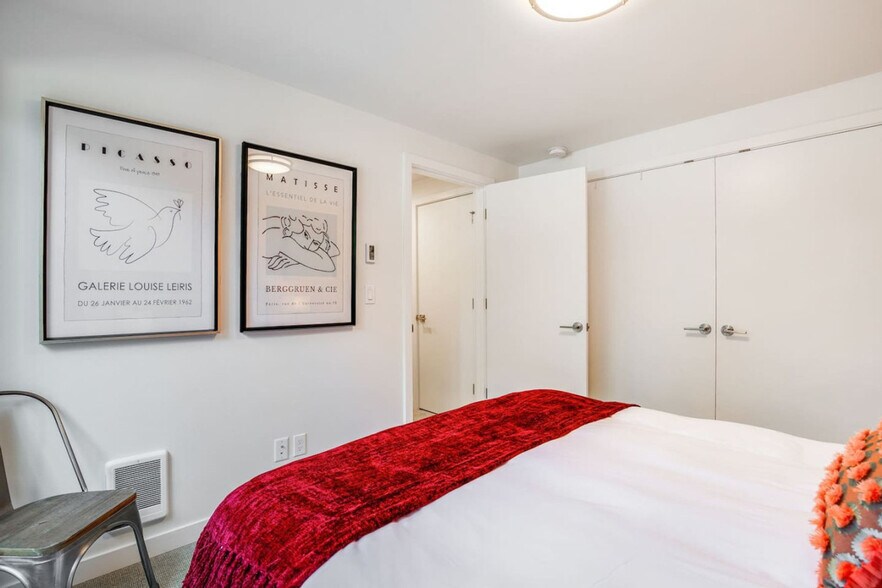 Building Photo - 2203 22nd Ave S