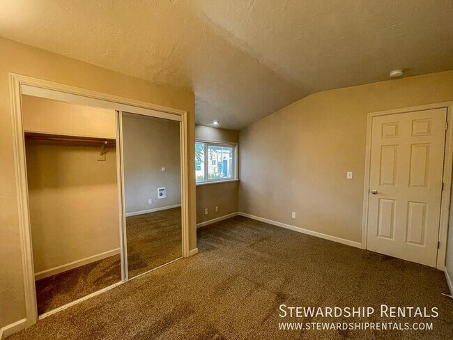 Building Photo - 2024 Emerald St