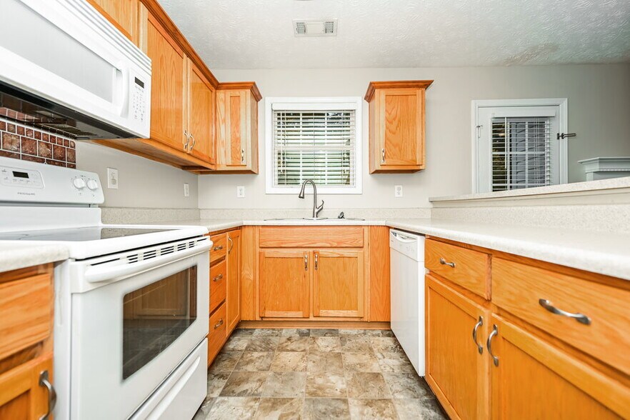 Building Photo - 306 Fletcher Ct