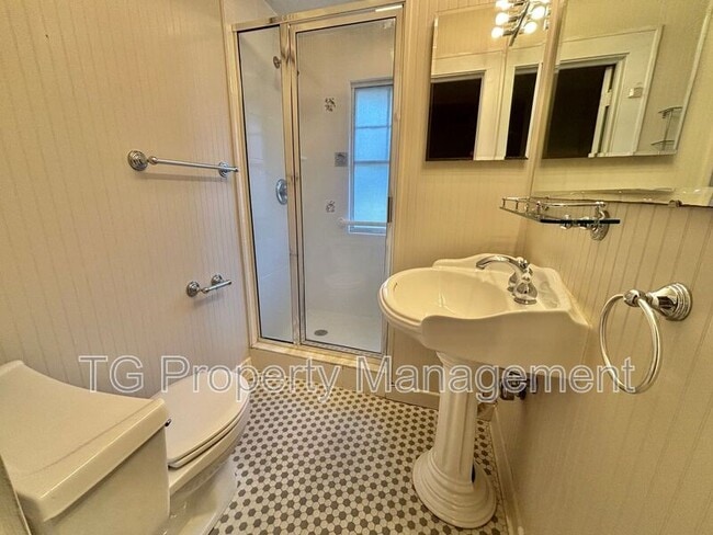 Building Photo - 3522 Pine St