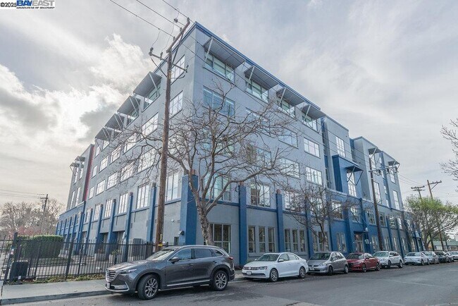 Building Photo - 1001 46th St