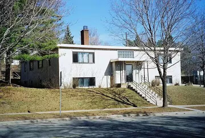 Primary Photo - 1225 St Clair Ave