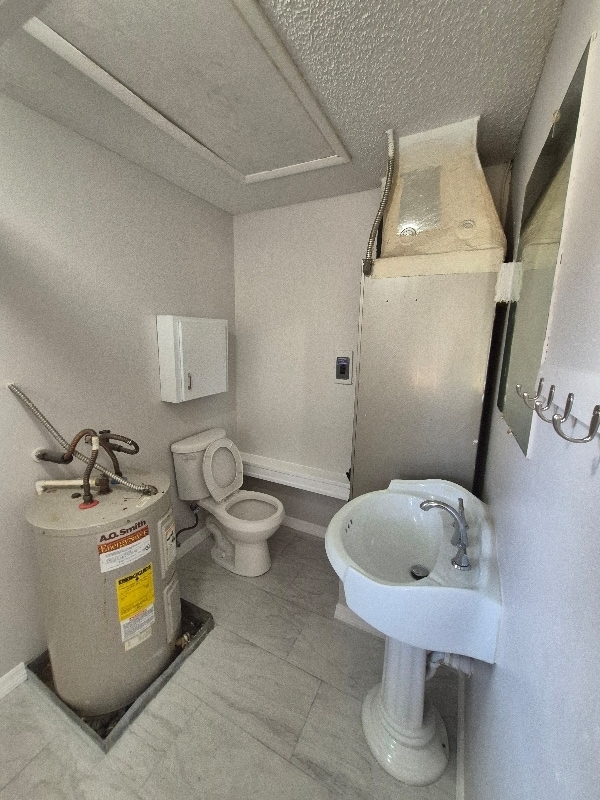 Building Photo - 13095 Linden Dr