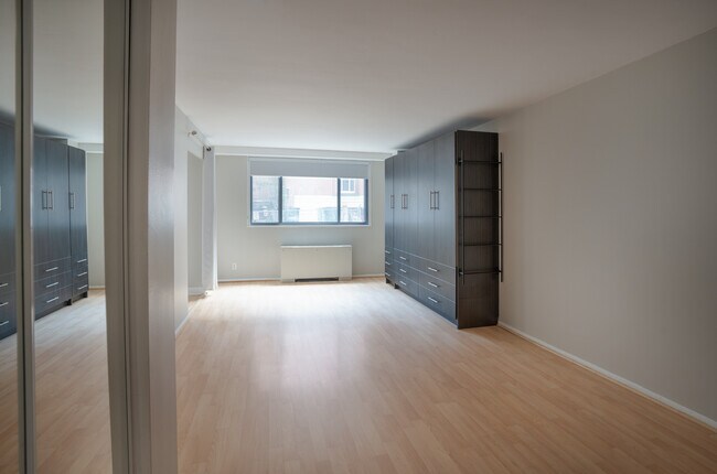 Building Photo - 1420 N St NW