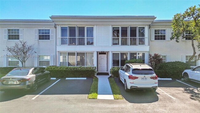 Building Photo - 6261 Bay Club Dr