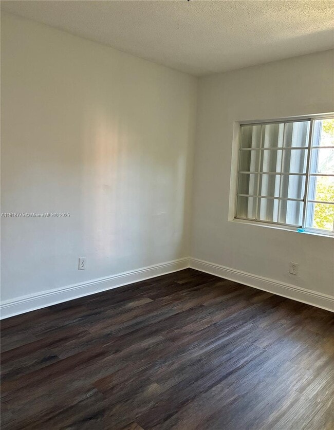 Building Photo - 750 NE 86th St