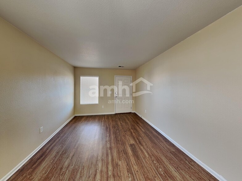 Building Photo - 2630 Coach House Loop