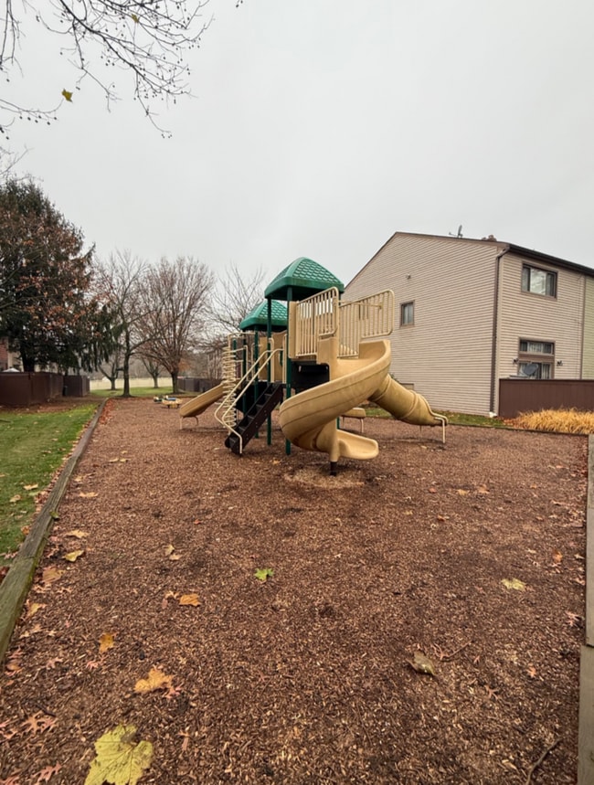 Building Photo - 440 Tall Oak Ln