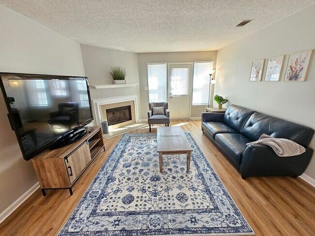 Building Photo - Furnished Mid term Rental