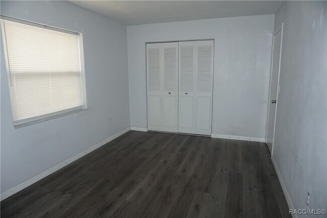 Building Photo - 9306 N Santos Dr