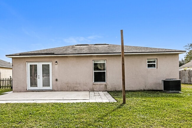 Building Photo - 12607 Reeding Ridge Dr N