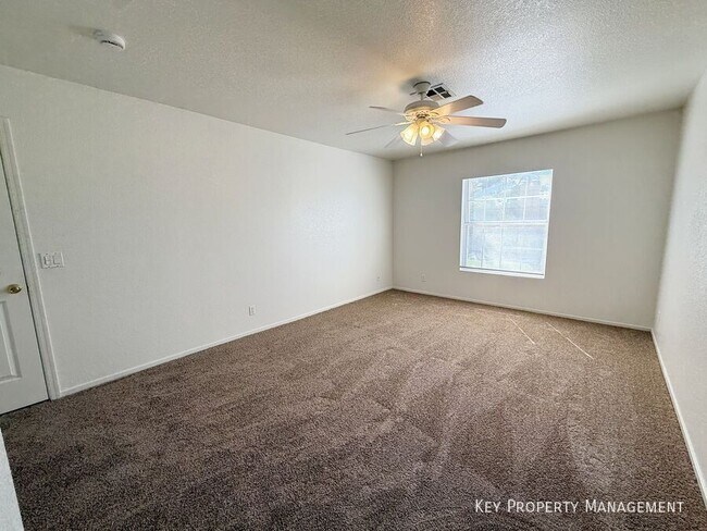 Building Photo - 2840 Lone Cliff Dr
