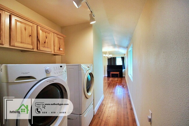Building Photo - 2391 Placer St