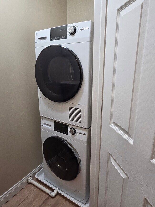 Building Photo - 38280 North Ln