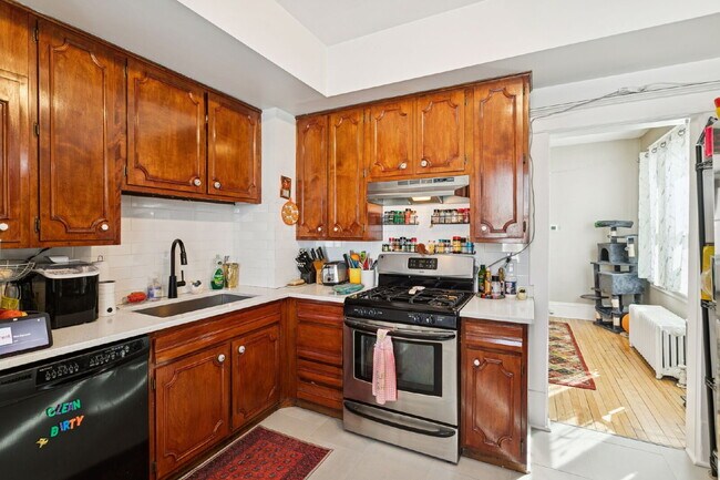 Building Photo - Beautiful single family home with near U of MN - 4 bed 2 bath